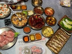 -草家酱蟹炭火烤肉店(珲春南路二店)