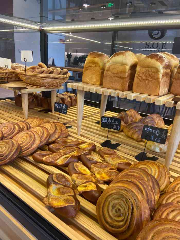 熊叔熊婶面包房-"一个办公楼一楼的面包店,进门左手边是面包.