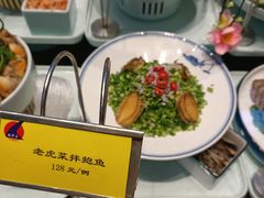 老虎菜拌鲍鱼-鹊华居·地道鲁菜·海鲜·融合味(大明湖店)