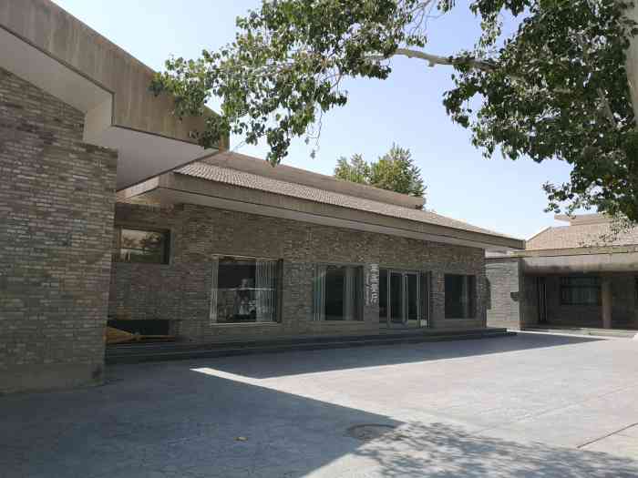 参观莫高窟前先在此处垫个肚子临时安排的只有套餐菜品