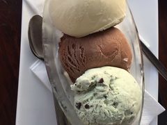 -12 Rocks Beach Bar Cafe