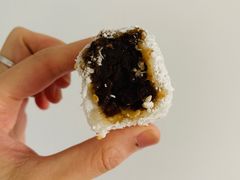 椰蓉卷-聚德华天护国寺小吃(甜水园店)