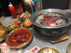 -草家酱蟹炭火烤肉店(珲春南路二店)