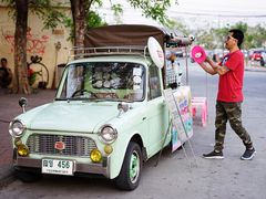 -席娜卡琳火车铁道夜市