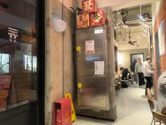 -必胜客(上海华谊新所店)