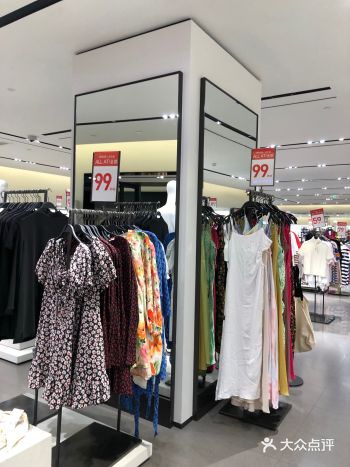 zara大打折！好多好看小裙子99米带走！