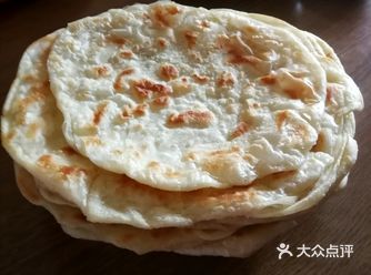 将面粉和水混合，搅拌成絮状