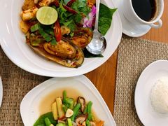 -Chom Cafe and Restaurant