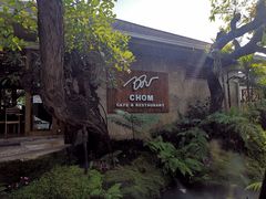 -Chom Cafe and Restaurant
