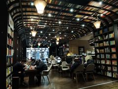 -钟书阁(松江泰晤士小镇店)