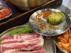 -围炉肉舍•炭烤活鳗•丹东海鲜烤肉(步行街店)