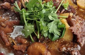 Stewed Chicken in Stone Pot with Soy Sauce Flavor
