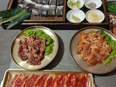 -围炉肉舍•炭烤活鳗•丹东海鲜烤肉(步行街店)