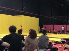 -嘿哟动霸CHUA·新潮玩运动娱乐中心·蹦床滑冰团建乐园