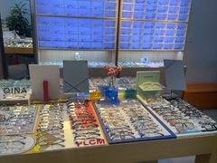 -天空之镜眼镜店蔡司依视路配镜授权零售店(望京颐堤港店)