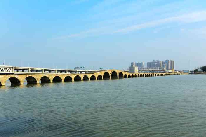 宝带桥公园-"位于苏州城东南角的宝带桥是全国重点文物保.