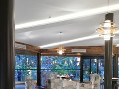 -茅草房·河畔园林火锅