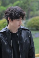 -一家只做男发烫染的店