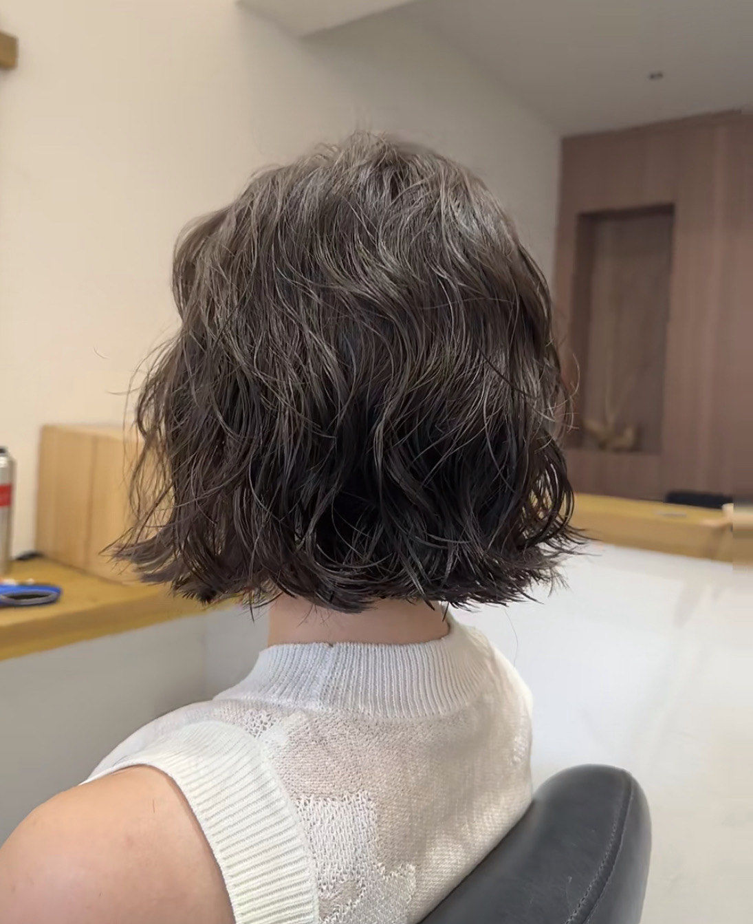 短发烫发,卷而不蓬乱,精致时尚,小女人味