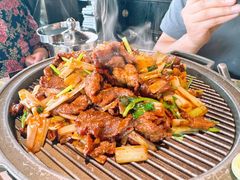 经典葱爆小羔羊肉-悦融·京鲁菜·露台花园(安定门店)