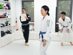 -菠萝格斗巴西柔术训练馆