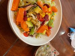 三文鱼牛油果沙拉-初居食屋日式料理(万象城购物中心店)