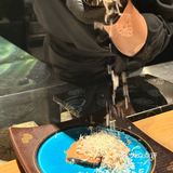 朋友酒杯碰一碰