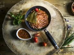 炭烤松板肉-时光码头民谣公社