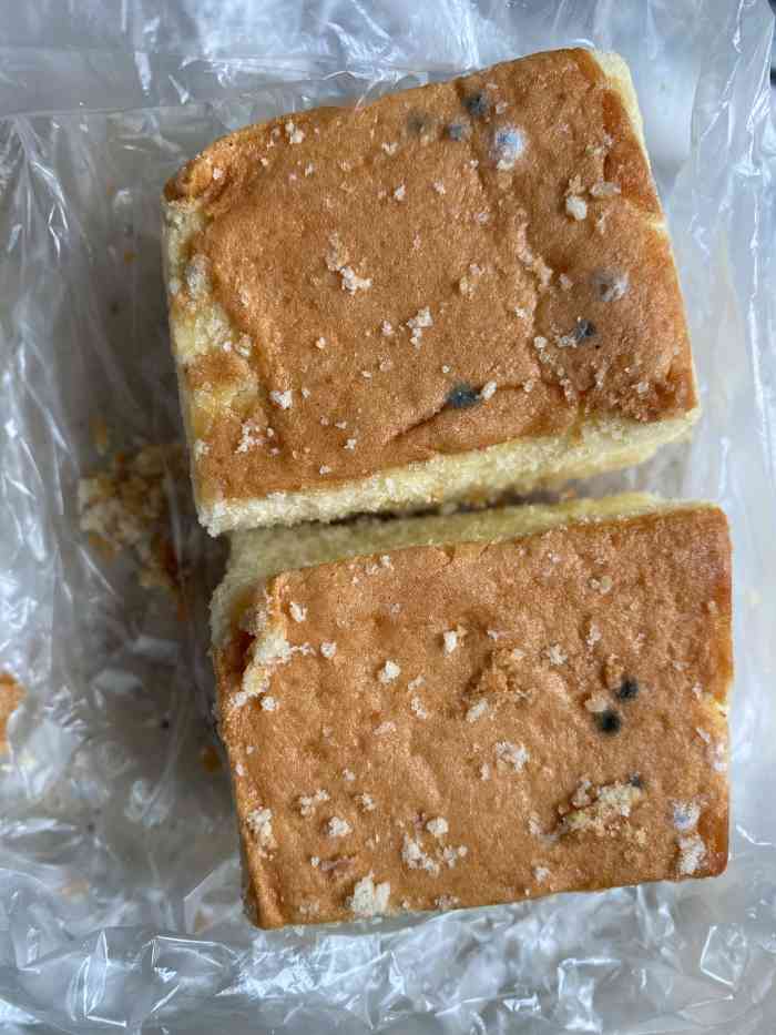 红房子西点(南京东路店)-"上次路过买了他么家好多糕点,最喜欢的还是.