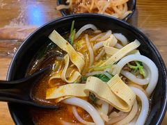 -丽虹云南过桥米线(兴工街店)