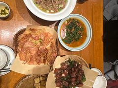 -老滇山寨•云南特色菜•地方菜•民族风情歌舞表演(金碧店)