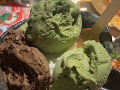 冰淇淋自助-哥老官重庆美蛙鱼头(西湖银泰十一哥店)