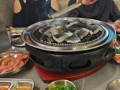 -围炉肉舍•炭烤活鳗•丹东海鲜烤肉(步行街店)