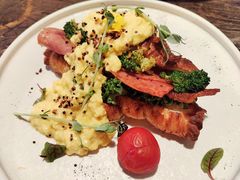 黑松露培根滑蛋可颂-HIGH FIVE哈福手工汉堡(桂林路店)