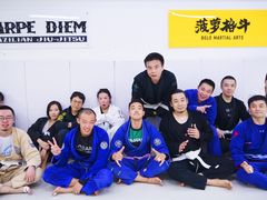 -菠萝格斗巴西柔术训练馆