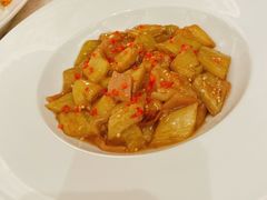 酸梅杏鲍菇闷茄子-宝丽轩中餐厅BAOLIXUAN