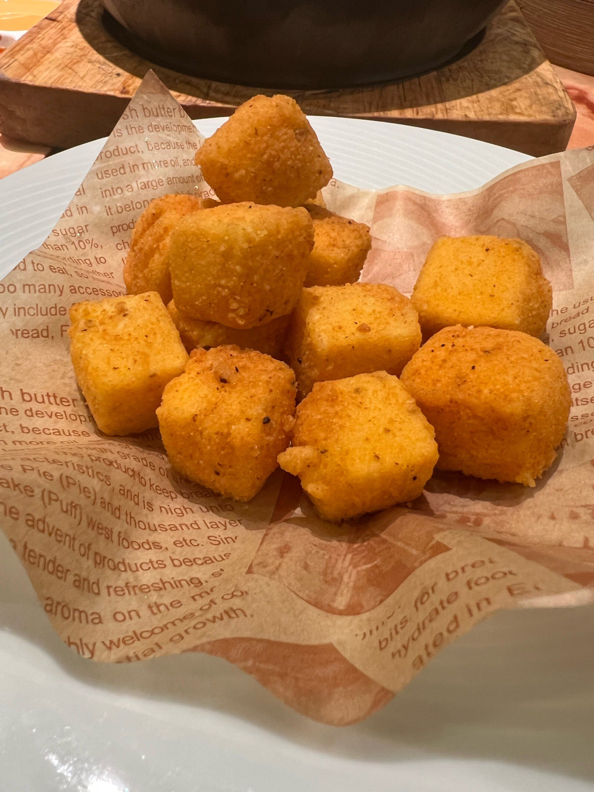 过年期间中午过来排了一会儿队,服务态度好,菜都好吃,特别喜欢炸豆腐