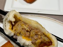 蟹黄小笼包-荣轩(新荣记环球金融中心店)