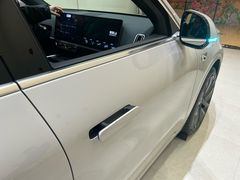 -理想汽车(世纪汇店)