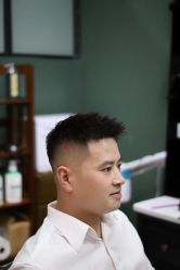-东方先生国潮男士理发馆