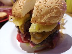 27&nbsp;牛肉汉堡-HELLO 27 意面·沙拉·帕尼尼