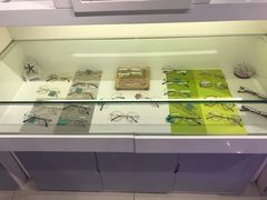 -提一眼镜·蔡司·依视路(小寨店)
