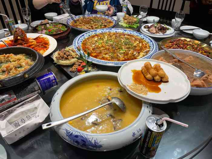 痴厨四合院-"家里聚餐,我订了一个15人座的大包间,很.