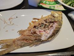 东平湖爆煎鱼-老牌坊鲁菜名店(聊城美食岛店)