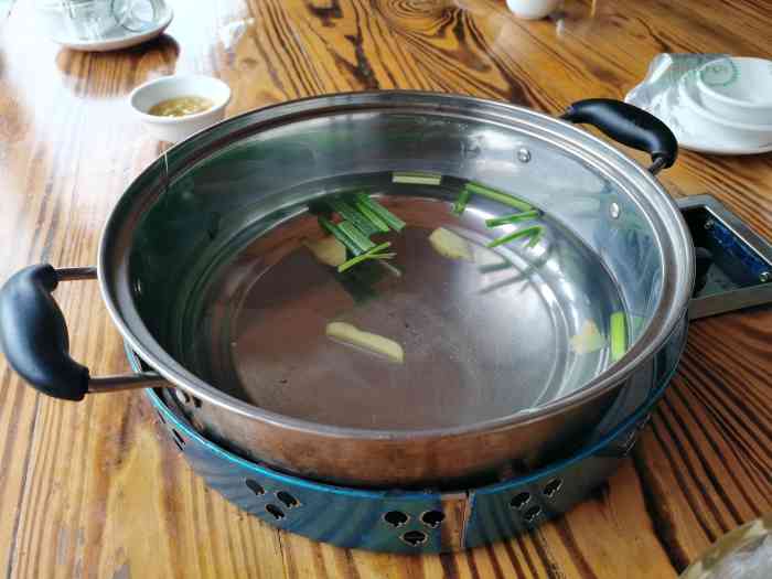 肥记正宗南岗鱼锅-"帮朋友搬家去大沙地,她说附近这家吃鱼丸的.