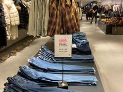 -URBAN REVIVO(欢乐海岸购物中心店)