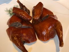 脆皮香烧乳鸽皇-汤城小厨•粤菜•靓汤(金融街店)