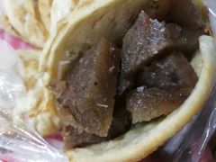 火烧夹焖子-正宗闫家驴肉火烧老店(容城店)