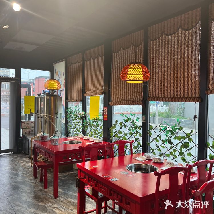 云南带皮羊肉火锅配蘸水太香啦