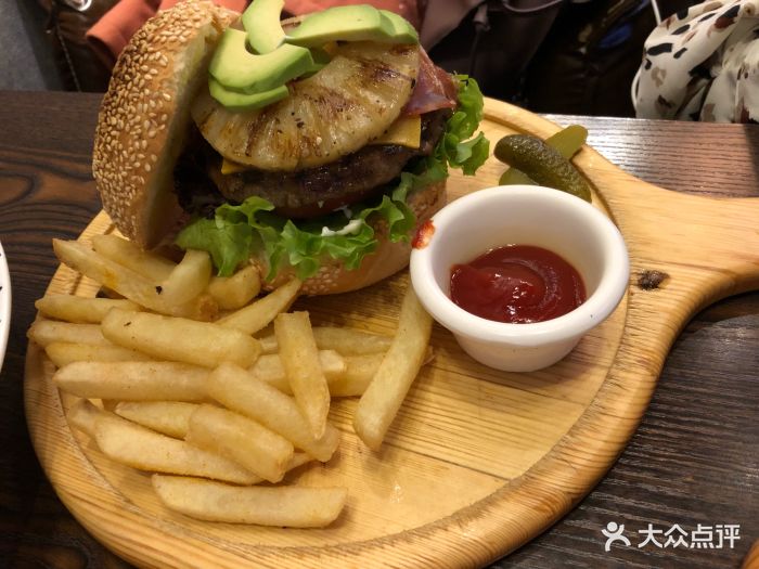 j cafe音乐餐厅(环球港店)jcafe招牌汉堡图片 - 第1张